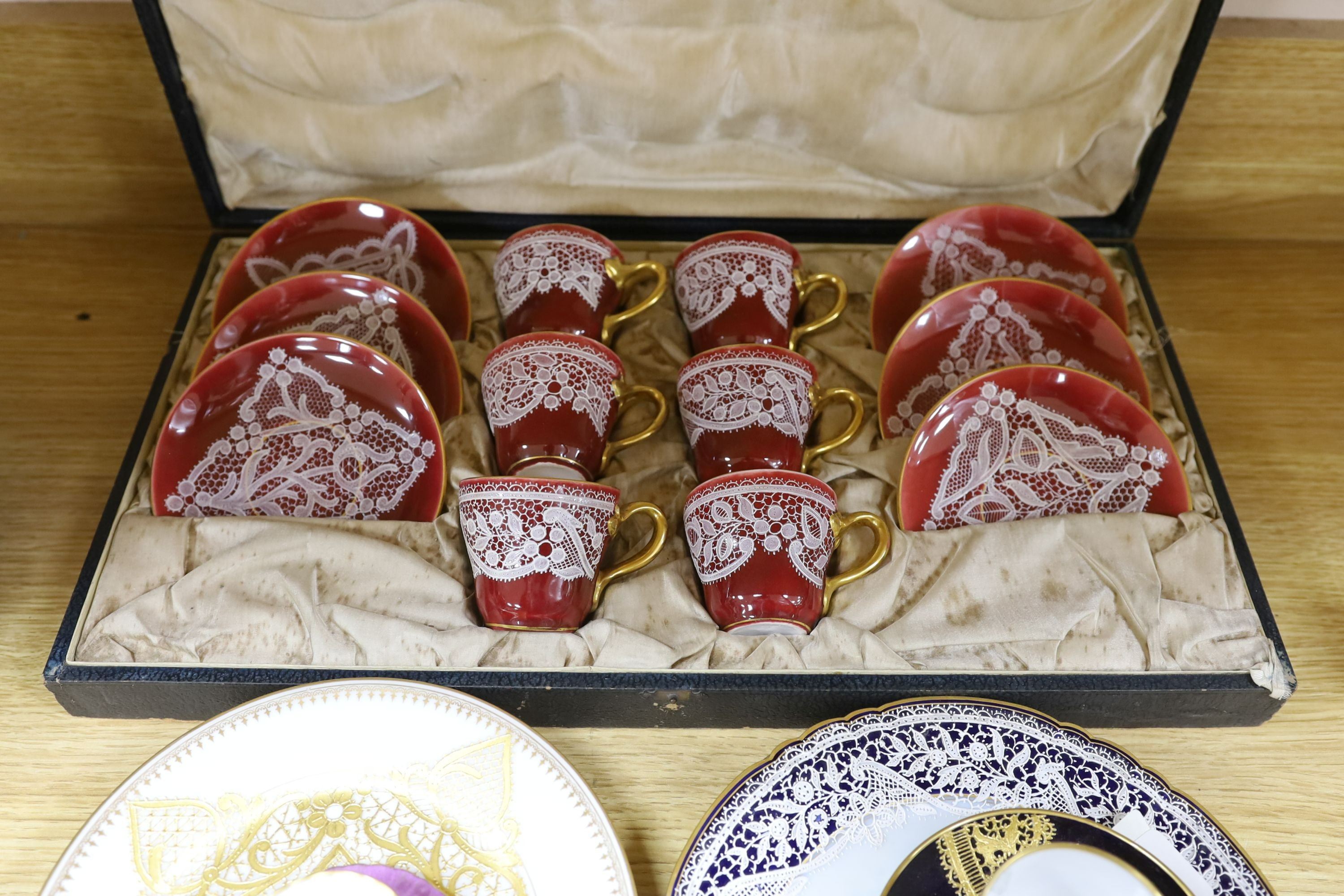 Venetian decorated Lace-pattern ceramics including a cased coffee set and a pair of plates painted with named views of Venice